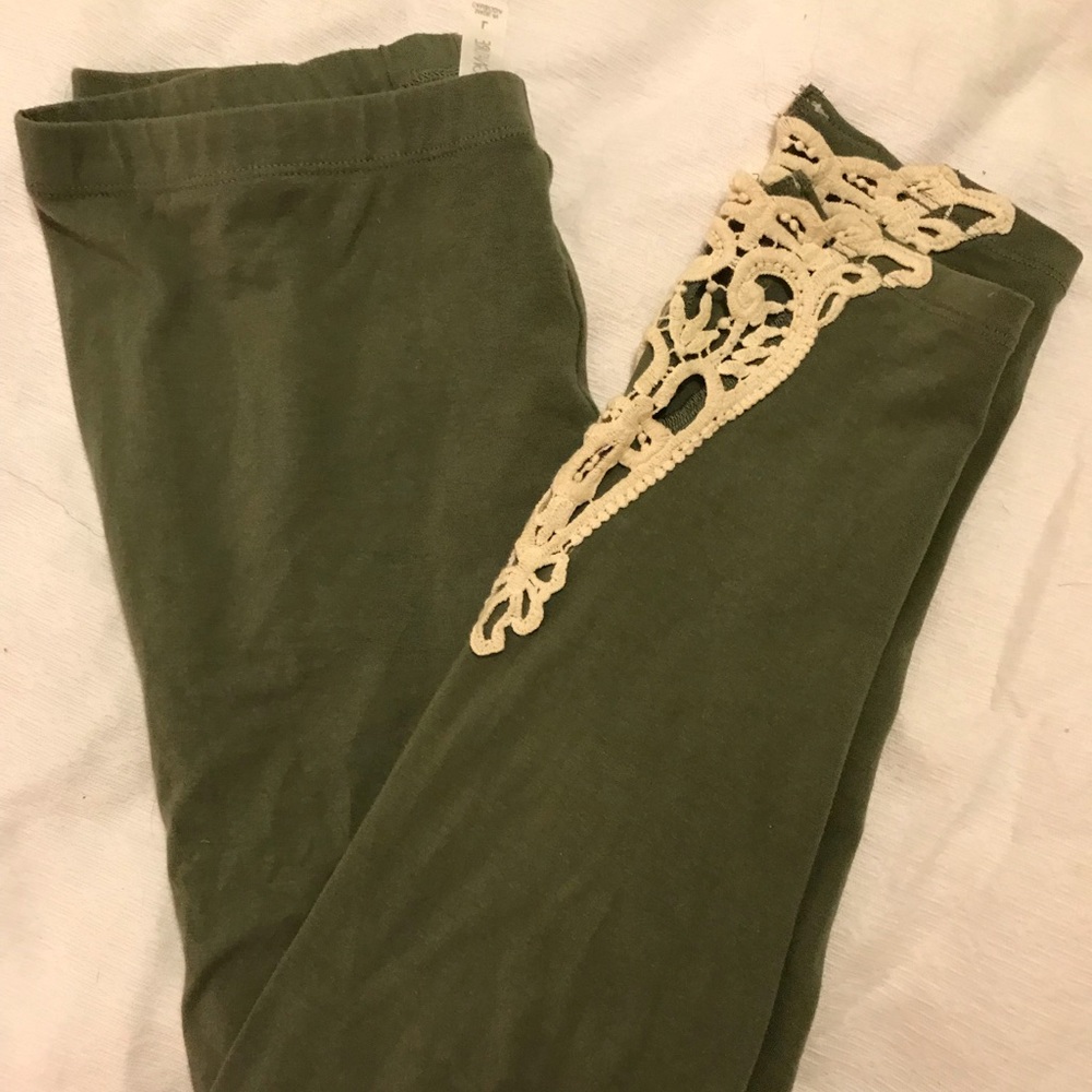 NWOT GREEN LEGGING WITH LACE